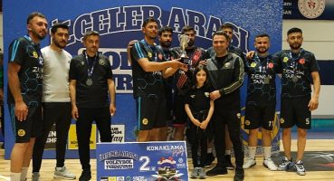 Konya Büyükşehir'in İlçeler Arası Voleybol Turnuvası'nda Şampiyon Çumra Oldu