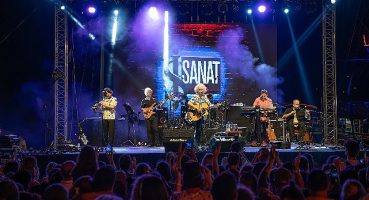 Yeni Türkü İş Sanat Çarşamba Sahnesi'nde Marmaris'i Salladı