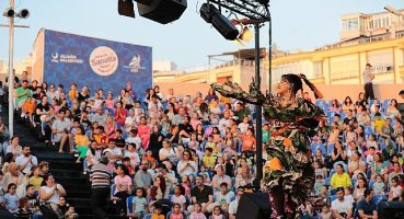 Aliağa'da Tiyatro Şöleni 'Şeker Portakalı' ile Başladı