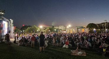 Aydın Büyükşehir Belediyesi'nin düzenlediği açık hava sinemalarına vatandaşlardan yoğun ilgi