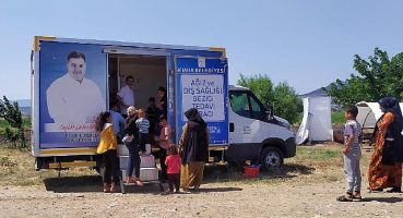 Kınık'ta gezici diş sağlığı aracında tarım işçilerine sağlık taraması