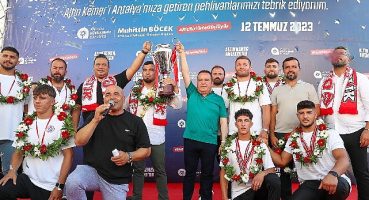 Kırkpınar Başpehlivanı Yusuf Can Zeybek'e coşkulu karşılama