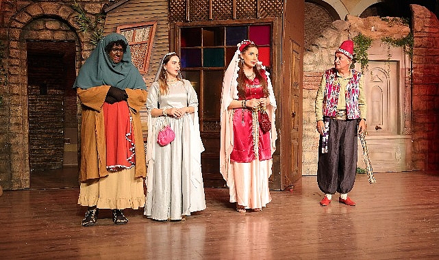 kumpanyada-curcuna-adli-tiyatro-oyunu-nevsehirde-sahnelendi.jpg