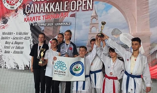 niluferli-sporcular-karate-turnuvasindan-odulle-dondu.jpg