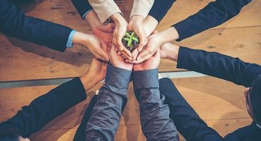 Schneider Electric, ecoDrone'lar Aracılığıyla Tohum Toplarını Doğa ile Buluşturuyor