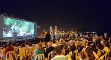 Açık havada sinema keyfi devam ediyor