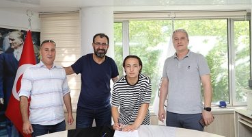 Burhaniye Belediyespor'dan Orta Sahaya Hamle