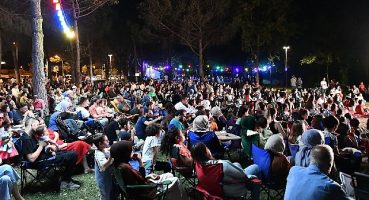 İznik Sahili Yazlık Sinema ile Cıvıl Cıvıl