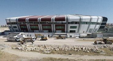 Karaman Belediyesi, yeni stadyum çevresinde peyzaj ve çevre düzenlemesi çalışmalarına başladı