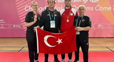 Kırık elle bronz madalya aldı