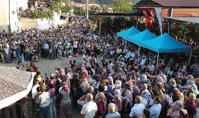 bayindir-lutuflar-incir-festivali-pazar-gunu-2-kez-yapildi.jpg