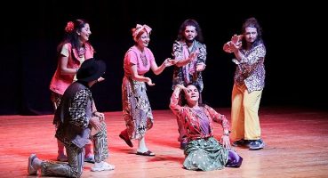 Karşıyaka Belediye Tiyatrosu kursiyerleri göz doldurdu