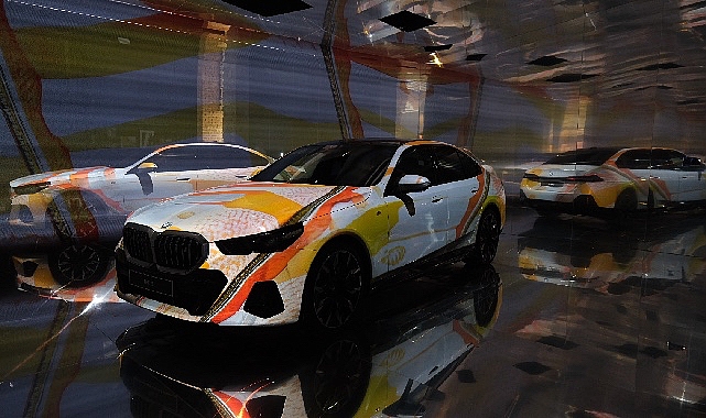 yeni-bmw-i5-the-electric-ai-canvas-enstalasyonuyla-contemporary-istanbulda-sanatseverlerle-bulusuyor.jpg