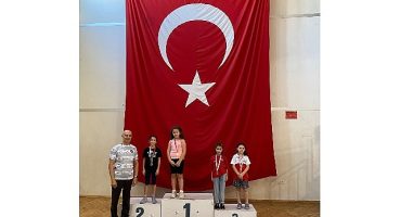 Badminton'da Bayraklı farkı!