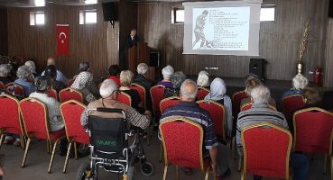 Huzurevi sakinlerine Bilinmeyen Yönleriyle Atatürk konferansı