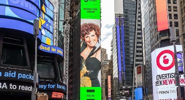 New York'ta bir 'Cumhuriyet Divası': Spotify'ın EQUAL Türkiye Ekim ayı elçisi Müzeyyen Senar New York Times Square'de