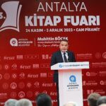 13-antalya-kitap-fuari-kapilarini-acti.jpg