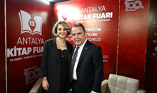 13-antalya-kitap-fuarinda-yazarlar-okurlariyla-bulusuyor.jpg
