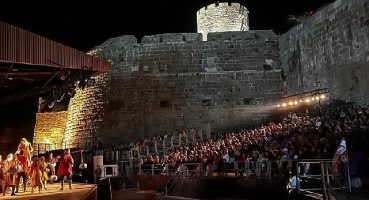 Deli Dumrul oyunu Bodrum Kalesi'nde ayakta alkışlandı