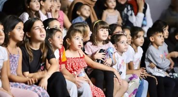 Didim'de çocuklar sinema filmini keyifle izledi