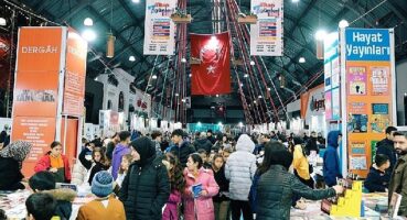 İnegöl'de Kitap Günleri Coşkusu Sürüyor