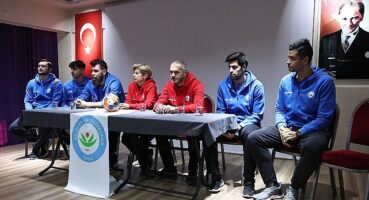 Nilüfer'in hentbolcuları ve öğrencilerden keyifli sohbet