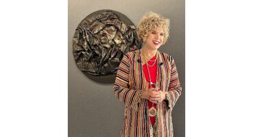 Çağdaş Ebru Sanatçısı ve TOÇEV Kurucusu Ebru Uygun'dan Yeni Sergisi “Metanoya"ya Renkli Açılış    