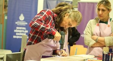 İBB'den kadınlara marangozluk eğitimi