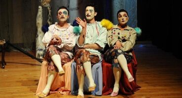 Karşıyaka'da binlerce yurttaş tiyatroyla buluştu