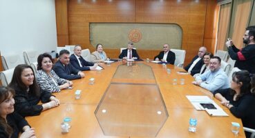 İzmir'in iki köklü kurumu Voleybol'da güçlerini birleştirdi