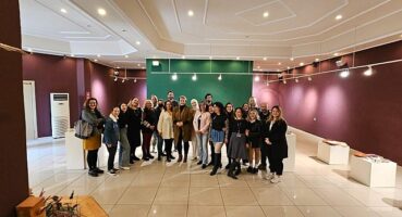 Ege MYO öğrencilerinin seramik ve cam eserleri sergilendi