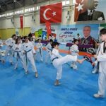 gaziemirin-taekwondocularindan-kusak-mucadelesi.jpg