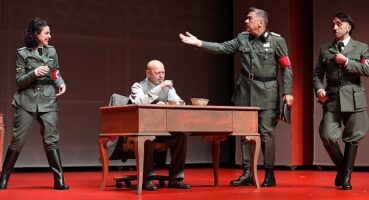 İstanbul Büyükşehir Belediyesi Şehir Tiyatroları'nın yeni oyunlarından  “Yaşamak mı, Yoksa Ölmek mi" Bahçelievler seyircisine konuk oldu