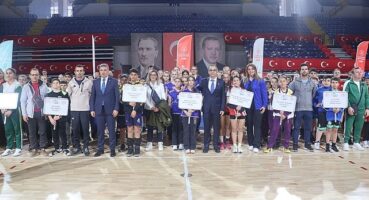 Okul Sporları Küçükler Voleybol Grup Müsabakaları İzmir'de Başladı