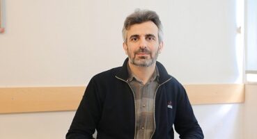 Sanal ortam Türkçe'nin yozlaşmasına neden oldu! Gençlerin 'tmm', 'nbr', 'tşk' ve emojilerle yazışması giderek artıyor!