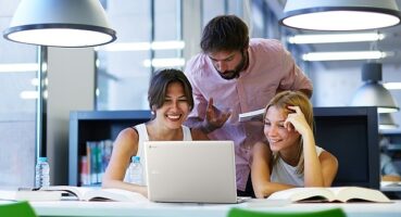 Acer, mobil halde çalışan kullanıcılar ve öğrenciler için Chromebook 315 dizüstü bilgisayar ile pratik kullanım ve üretkenliği zirveye taşıyor