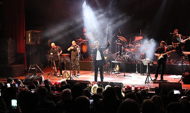 aydin-buyuksehir-belediyesi-canakkale-zaferinin-109uncu-yildonumunde-ozel-bir-konser-duzenledi.jpg