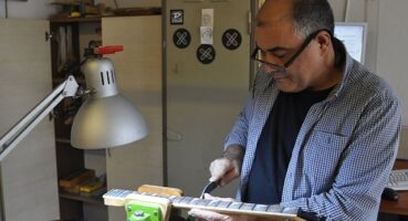 EÜ Konservatuvarı Çalgı Yapımı ve Onarımı Bölümü öğrencilerine üretim uygulamalarıyla öğrenme imkânı sunuyor