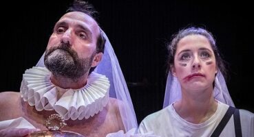 Nilüfer Belediyesi'nin düzenlediği Nilüfer Tiyatro Festivali'nde sahnelenen 'Şirreti Evcilleştirmek' oyunu, sanatseverlerden tam not aldı