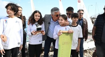 Yat Yelken Kulübü'nden Başkan Topaloğlu'na teşekkür plaketi