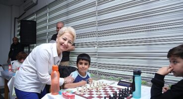 Burhaniye Belediyesi tarafından 23 Nisan Ulusal Egemenlik ve Çocuk Bayramı Satranç Turnuvası başladı