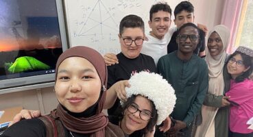 Egeli uluslararası öğrenciler görme engelli kardeşlerine masallar anlattı