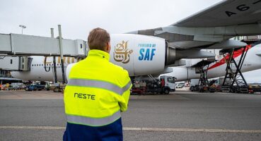 Emirates, Amsterdam Schiphol Havalimanı'ndaki uçuşları için Sürdürülebilir Havacılık Yakıtı tedarikine başladı