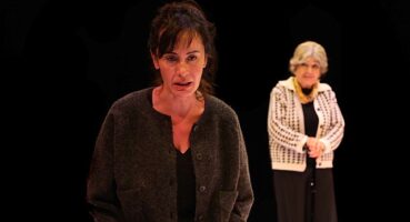 İstanbul Büyükşehir Belediyesi Şehir Tiyatroları sanatçısı Senan Kara Tutumluer, Savaş Dinçel Tiyatro Ödülleri'nden En İyi Kadın Oyuncu Ödülü'ne layık görüldü