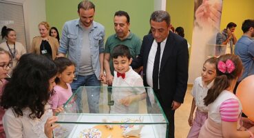 Küçükçekmece Belediyesi'nden Dünya Otizm Farkındalık Günü'nde Anlamlı Sergi