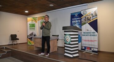 Selçuklu Belediyesi “Okumadığın Gün Karanlıktasın"  temasıyla Kütüphaneler Haftası'nda başlattığı okur yazar buluşmaları ile yazarlar ve öğrencileri bir araya getiriyor