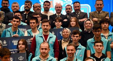 Selçuklu Belediyesi ve Selçuklu İlçe Milli Eğitim Müdürlüğü paydaşlığında düzenlenen teknoloji ve robot yarışması TEKNO-SEL ödül töreni ile sona erdi