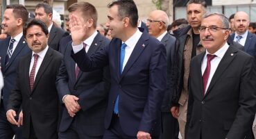 747. Türk Dil Bayramı ve Yunus Emre’yi Anma Etkinlikleri kapsamında Türk Dili Hoşgörü Yürüyüşü ve çelenk sunma töreni düzenlendi