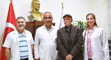 86 yaşındaki Cemil Merttürk Eşrefpaşa Hastanesi'nde şifa buluyor