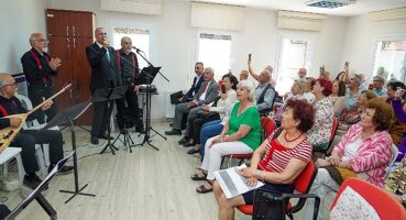 Çınarlar saz çaldı, Başkan Işık türkü söyledi